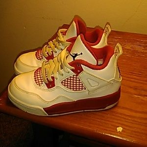 Jordans retro 4s
